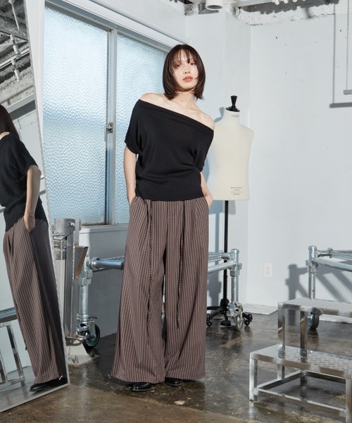 OFROOM(オフルーム)の「【2026秋冬新作】Tuck Stripe Wide Pants|タックストライプワイドパンツ(スラックス・レディース・ベージュ/ブラウン/グレー・SMALL/MEDIUM)」の5枚目の写真