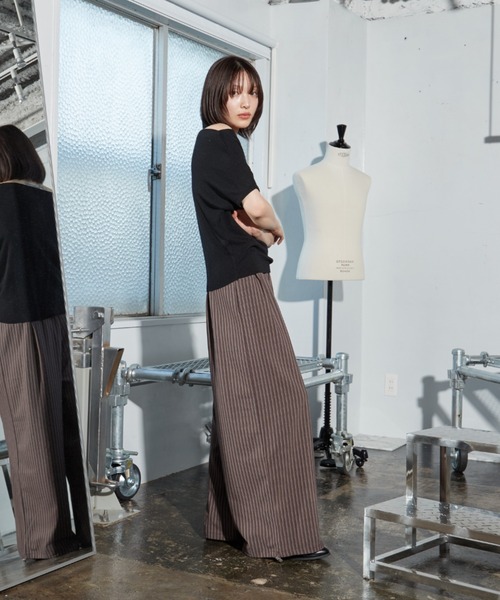 OFROOM(オフルーム)の「【2026秋冬新作】Tuck Stripe Wide Pants|タックストライプワイドパンツ(スラックス・レディース・ベージュ/ブラウン/グレー・SMALL/MEDIUM)」の8枚目の写真