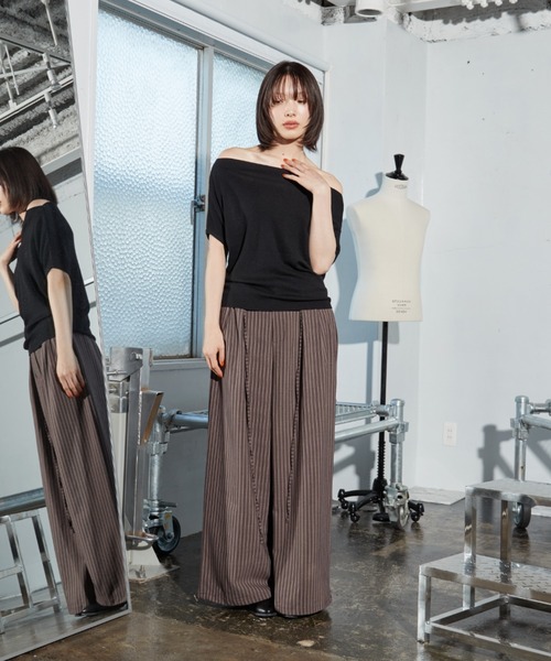 OFROOM(オフルーム)の「【2026秋冬新作】Tuck Stripe Wide Pants|タックストライプワイドパンツ(スラックス・レディース・ベージュ/ブラウン/グレー・SMALL/MEDIUM)」の9枚目の写真