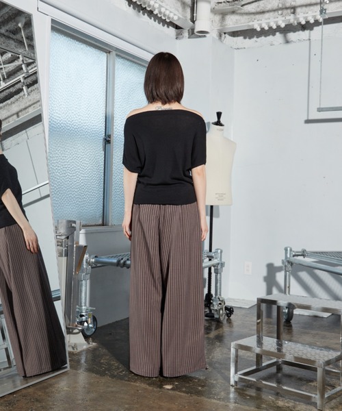 OFROOM(オフルーム)の「【2026秋冬新作】Tuck Stripe Wide Pants|タックストライプワイドパンツ(スラックス・レディース・ベージュ/ブラウン/グレー・SMALL/MEDIUM)」の7枚目の写真