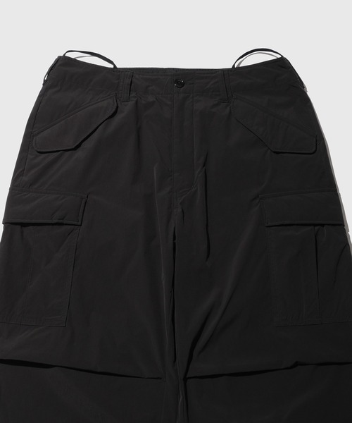 ADAM ET ROPE'(アダムエロペ)の「ブラックミリタリー カーゴパンツ(その他パンツ・メンズ・ブラック・L/M)」の2枚目の写真