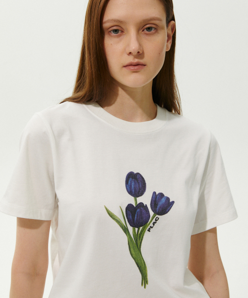PLAC WOMEN(プレイス・ウィメン)の「ブルーチューリップグラフィックTシャツホワイト(Tシャツ/カットソー・レディース・その他・SMALL/MEDIUM)」の2枚目の写真