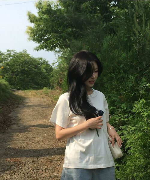 PLAC WOMEN(プレイス・ウィメン)の「ブルーチューリップグラフィックTシャツホワイト(Tシャツ/カットソー・レディース・その他・SMALL/MEDIUM)」の8枚目の写真