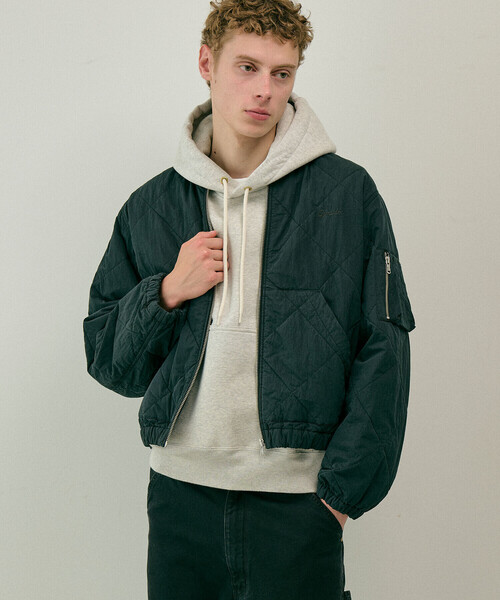 GYMPHLEX(ジムフレックス)の「Gymphlex | ジップアップ キルティングジャケット MEN(ブルゾン・メンズ・グレー/ブラック・L/M)」の1枚目の写真