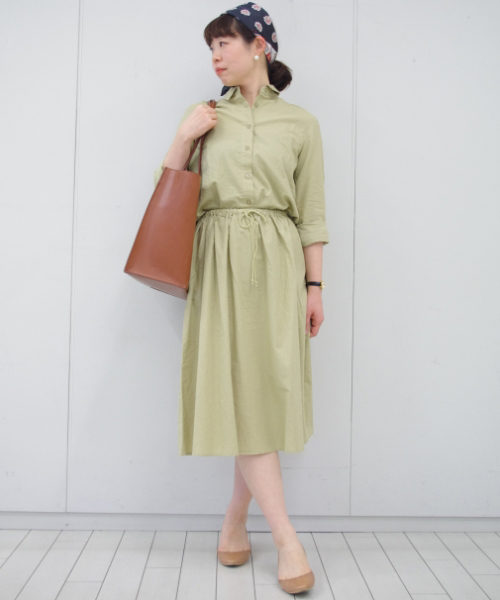 IEDIT（イディット）の「ミルブロウズ　ワンピースみたいに着られるコットンリネンのシャツ＆スカートセットアップ / シャツワンピース（シャツワンピース・レディース・ベージュ/ネイビー・XX-LARGE/LARGE/SMALL/MEDIUM/X-LARGE）」の13枚目の写真