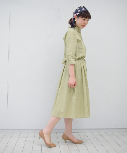 IEDIT（イディット）の「ミルブロウズ　ワンピースみたいに着られるコットンリネンのシャツ＆スカートセットアップ / シャツワンピース（シャツワンピース・レディース・ベージュ/ネイビー・XX-LARGE/LARGE/SMALL/MEDIUM/X-LARGE）」の14枚目の写真