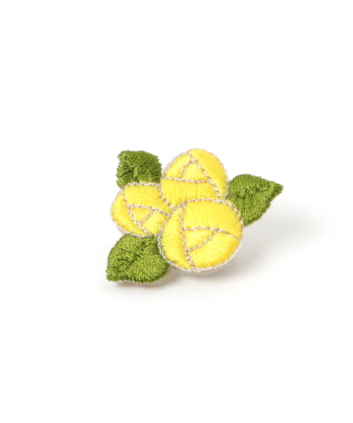 Sally Scott（サリースコット）の「ミニバラ 刺繍ブローチ（ブローチ