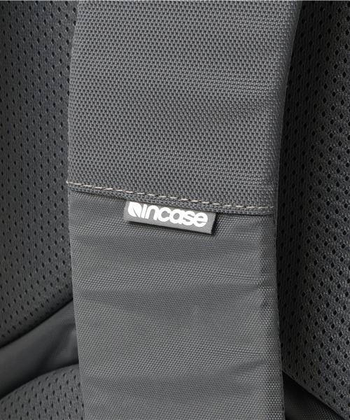 incase（インケース）の「※入荷禁止※INCO100279-GRY ICON Lite Pack（ショルダーバッグ・メンズ・グレー・ONE SIZE）」の9枚目の写真