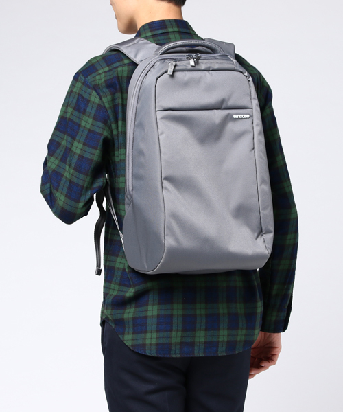 incase（インケース）の「※入荷禁止※INCO100279-GRY ICON Lite Pack（ショルダーバッグ・メンズ・グレー・ONE SIZE）」の5枚目の写真