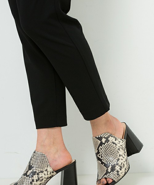 STUDIOUS（ステュディオス）の「2タッククロップドパンツ（スラックス・レディース・ブラック/ベージュ・36/38/34）」の10枚目の写真