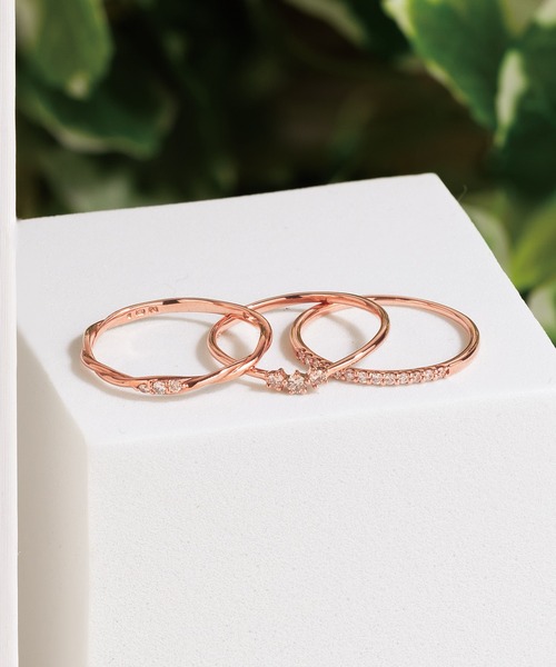 ESTELLE（エステール）の「K10 ピンクゴールド ダイヤモンド V字