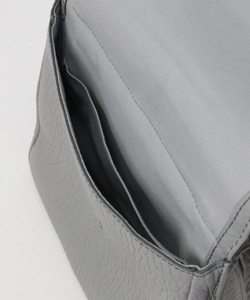 FOSSIL（フォッシル）の「MADDIE　SMALL CROSSBODY　ZB6861(3)（ショルダーバッグ・レディース・ネイビー/ブラック/ワイン/ライトグレー/ブラウン・FREE）」の12枚目の写真