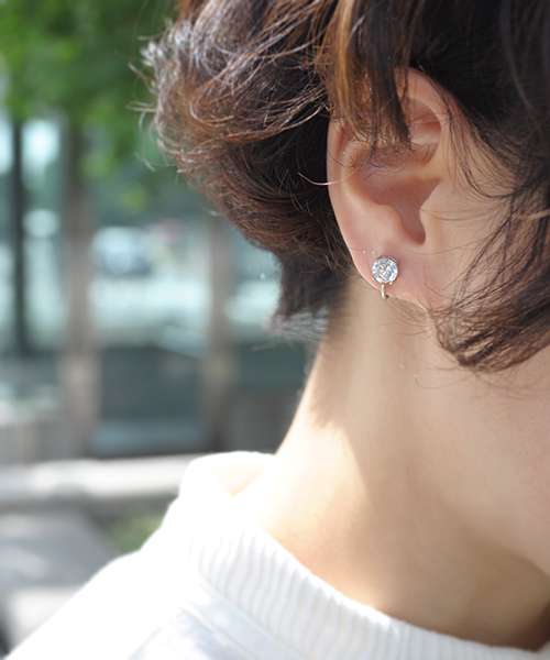 ieLS(イエルズ)の「「ieLS」SV925 シルバー ワンストーン カフイヤリング(イヤリング・メンズ・シルバー・ONE SIZE)」の1枚目の写真