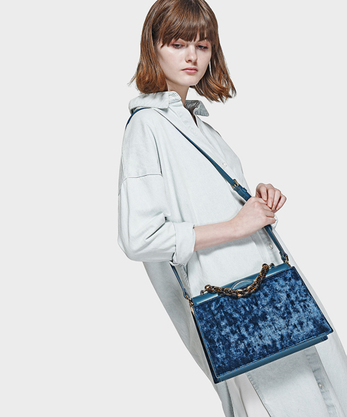 CHARLES & KEITH(チャールズ & キース)の「ドレッシーハンドバッグ / DRESSY HANDBAG(ハンドバッグ・レディース・ブラック/ブルー・M)」の6枚目の写真