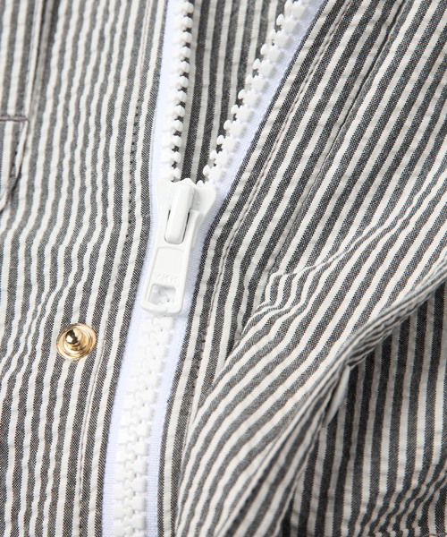 Maison Kitsune（メゾンキツネ）の「SAFARI JACKET SEERSUCKER
