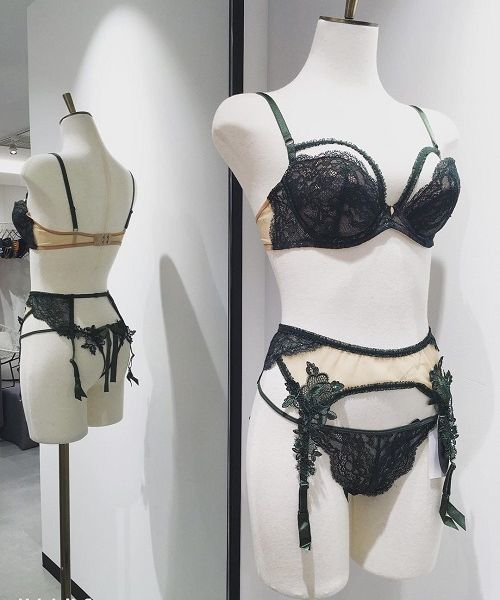 モデル掲載【ANNEBRA darkgreen 2点セットWアンブラ】 ANNEBRA（アンブラ）の「Marrakech デザイン3/4はぎカップ