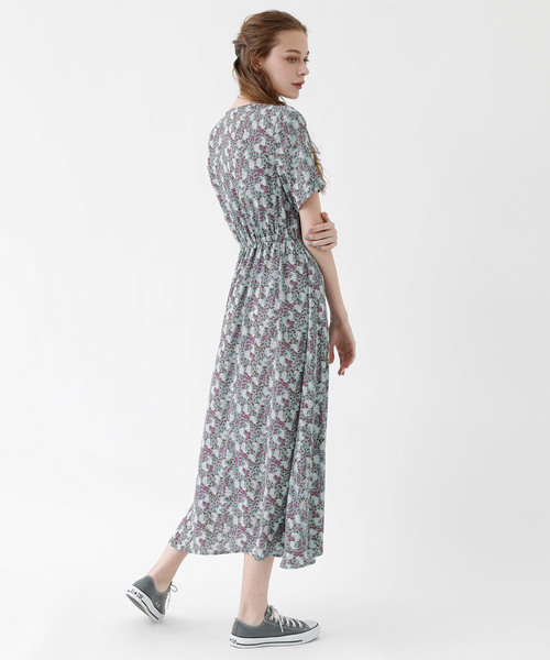titivate(ティティベイト)の「フラワープリントカシュクールワンピース(ワンピース・レディース・ブルー/ライトベージュ/ブラック・L/S/M)」の7枚目の写真