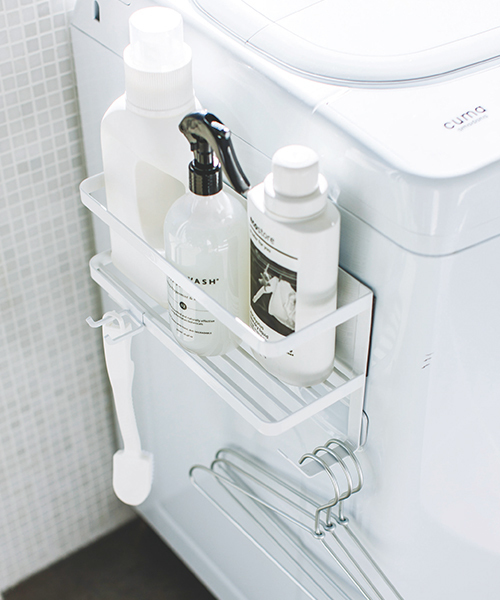 tower（タワー）の「tower　(タワー)　ホースホルダー付き洗濯機横マグネットラック（ランドリーグッズ・レディース・ブラック/ホワイト・ONE SIZE）」の3枚目の写真