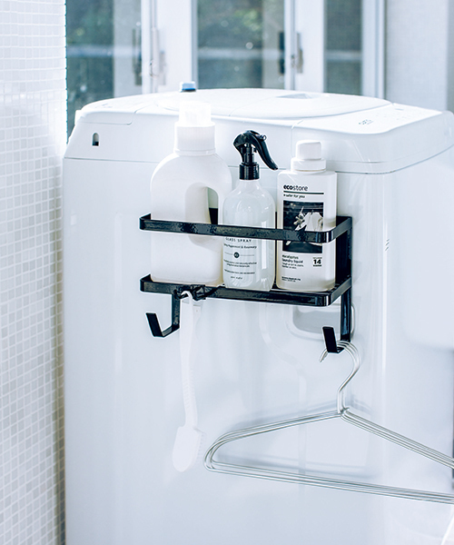 tower（タワー）の「tower　(タワー)　ホースホルダー付き洗濯機横マグネットラック（ランドリーグッズ・レディース・ブラック/ホワイト・ONE SIZE）」の7枚目の写真