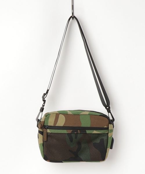 JACKROSE(ジャックローズ)の「USB・CHARGING・ZIPショルダーBAG(ショルダーバッグ・メンズ・ブラック/カモフラージュ・FREE)」の2枚目の写真