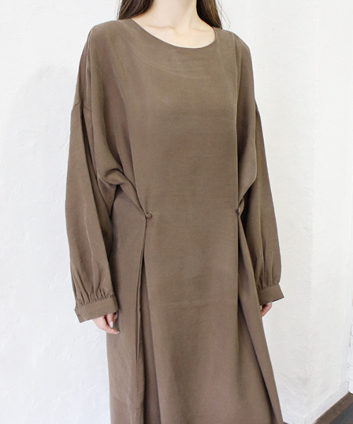 MODE ROBE(モードローブ)の「デザインワンピース(ワンピース・レディース・ブラック/ブラウン/ベージュ・FREE)」の4枚目の写真