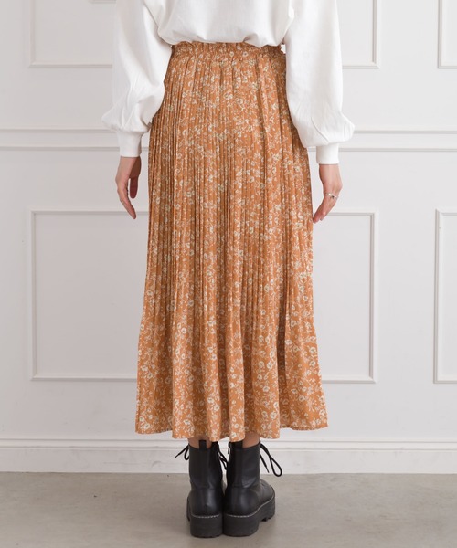 SpRay（スプレイ）の「花柄プリーツスカート（スカート・レディース・ブラック/オレンジ/ブルー/ライトベージュ・FREE）」の13枚目の写真