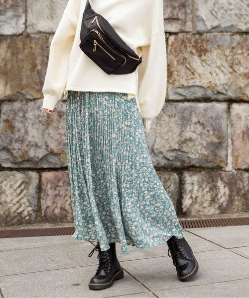 SpRay（スプレイ）の「花柄プリーツスカート（スカート・レディース・ブラック/オレンジ/ブルー/ライトベージュ・FREE）」の21枚目の写真