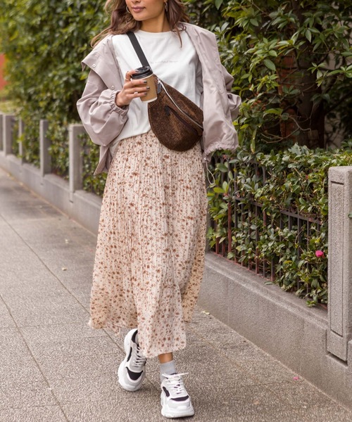 SpRay（スプレイ）の「花柄プリーツスカート（スカート・レディース・ブラック/オレンジ/ブルー/ライトベージュ・FREE）」の20枚目の写真