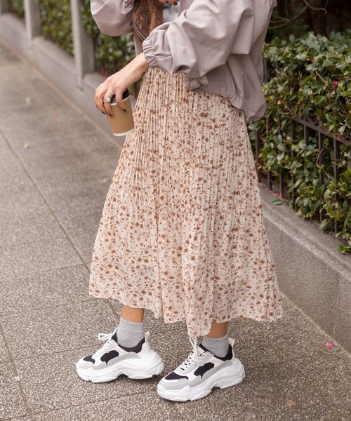 SpRay（スプレイ）の「花柄プリーツスカート（スカート・レディース・ブラック/オレンジ/ブルー/ライトベージュ・FREE）」の19枚目の写真