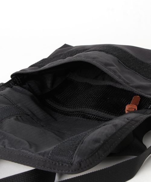 GREGORY（グレゴリー）の「【GREGORY】グレゴリー　TEENY MESSENGER ショルダーバック　サコッシュ（ショルダーバッグ・レディース・ブラック/マルチ・FREE）」の3枚目の写真