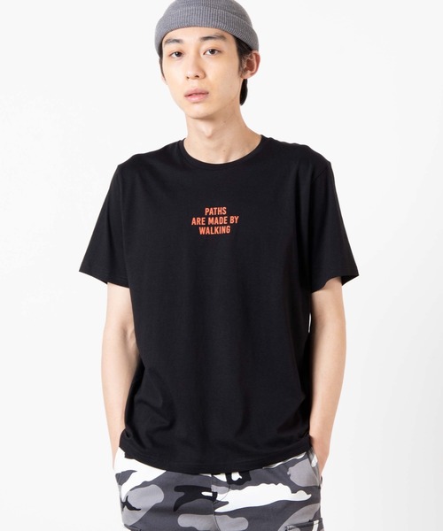 WEGO(ウィゴー)の「WEGO/バック配色プリントTシャツ(Tシャツ/カットソー・メンズ・ホワイト/ホワイト系その他/ブラック系その他/ブラック・SMALL/LARGE/MEDIUM)」の4枚目の写真