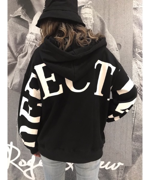 The coldest momoent 黒のジップアップパーカー 星と文字刺繍 ROGER