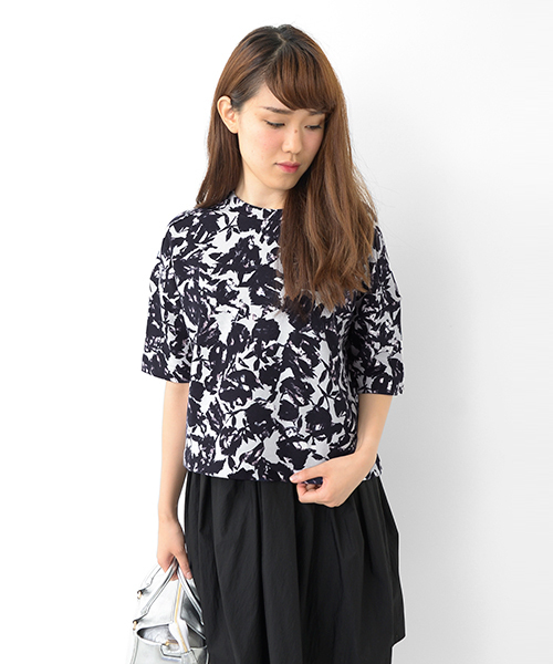 URBAN RESEARCH（アーバンリサーチ）の「UR 幾何カモフラスウェットプルオーバー（Tシャツ/カットソー・レディース・グレー系その他/ブラック系その他・FREE）」の2枚目の写真