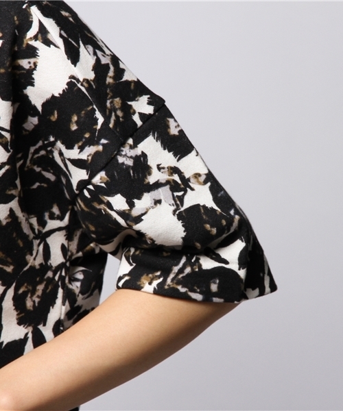 URBAN RESEARCH（アーバンリサーチ）の「UR 幾何カモフラスウェットプルオーバー（Tシャツ/カットソー・レディース・グレー系その他/ブラック系その他・FREE）」の9枚目の写真