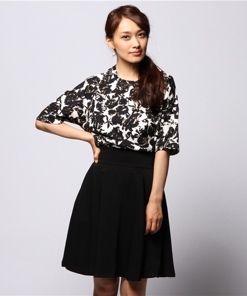 URBAN RESEARCH（アーバンリサーチ）の「UR 幾何カモフラスウェットプルオーバー（Tシャツ/カットソー・レディース・グレー系その他/ブラック系その他・FREE）」の11枚目の写真