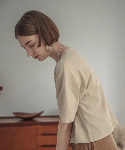 ACCL(エーシーシーエル)の「5分袖ボックスクルーネックTシャツ(Tシャツ/カットソー・レディース・アイボリー/ブラウン/カーキ/サーモンピンク・FREE)」の8枚目の写真