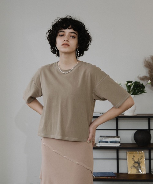 ACCL(エーシーシーエル)の「5分袖ボックスクルーネックTシャツ(Tシャツ/カットソー・レディース・アイボリー/ブラウン/カーキ/サーモンピンク・FREE)」の9枚目の写真