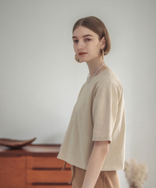 ACCL(エーシーシーエル)の「5分袖ボックスクルーネックTシャツ(Tシャツ/カットソー・レディース・アイボリー/ブラウン/カーキ/サーモンピンク・FREE)」の11枚目の写真