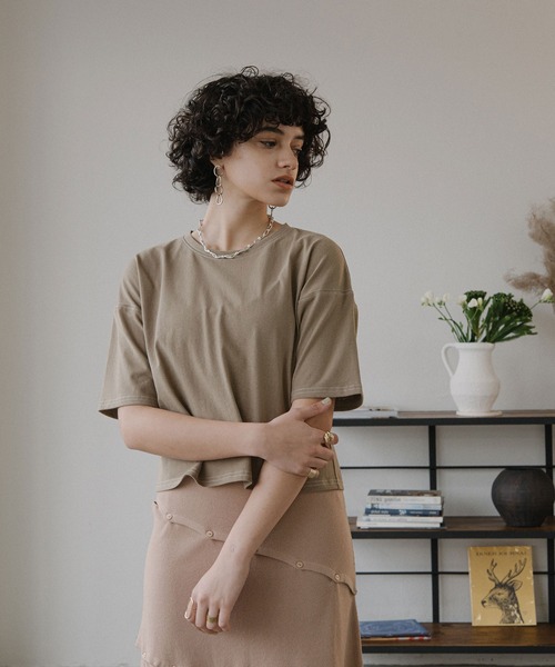 ACCL(エーシーシーエル)の「5分袖ボックスクルーネックTシャツ(Tシャツ/カットソー・レディース・アイボリー/ブラウン/カーキ/サーモンピンク・FREE)」の21枚目の写真