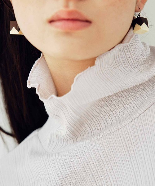 MEDE19F(メデジュウキュウ)の「MEDE19F コットンリブハイネックトップス(Tシャツ/カットソー・レディース・ライトパープル/ライム・LL/L/M)」の7枚目の写真