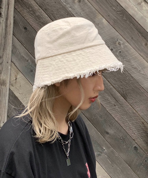 RASVOA(ラスボア)の「シンプルフリンジバケットハット(ハット・レディース・ブラック/オフホワイト・FREE)」の1枚目の写真