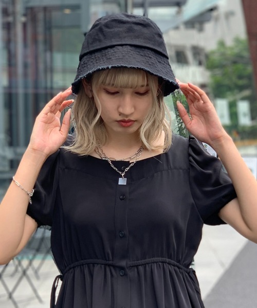 RASVOA(ラスボア)の「シンプルフリンジバケットハット(ハット・レディース・ブラック/オフホワイト・FREE)」の4枚目の写真