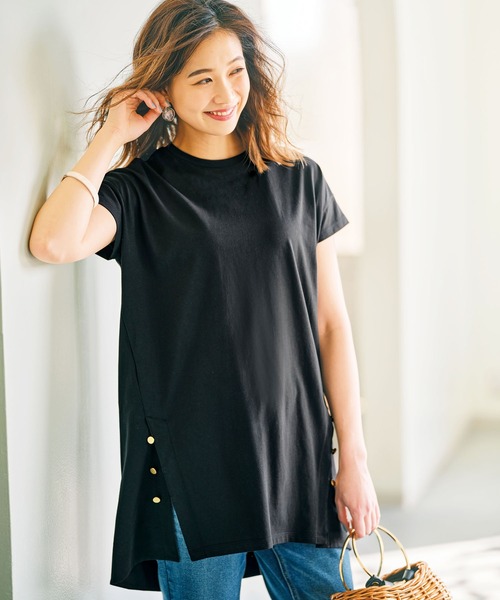GeeRA(ジーラ)の「綿100%裾ボタン使いチュニックTシャツ(Tシャツ/カットソー・レディース・パープル/ブラック/ホワイト・XX-LARGE/X-LARGE/MEDIUM/SMALL/LARGE)」の2枚目の写真