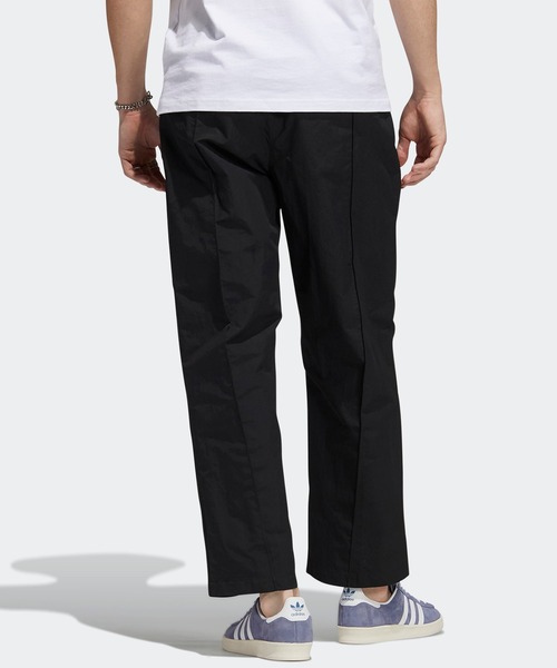 adidas(アディダス)の「ピンタックパンツ(ジェンダーニュートラル) / アディダスオリジナルス(メンズ/レディース)(チノパンツ・メンズ・ベージュ/ブラック/ブラック×ブラック/ブルー系その他・XXX-LARGE/X-SMALL/X-LARGE/XX-LARGE/MEDIUM/SMALL/LARGE)」の16枚目の写真