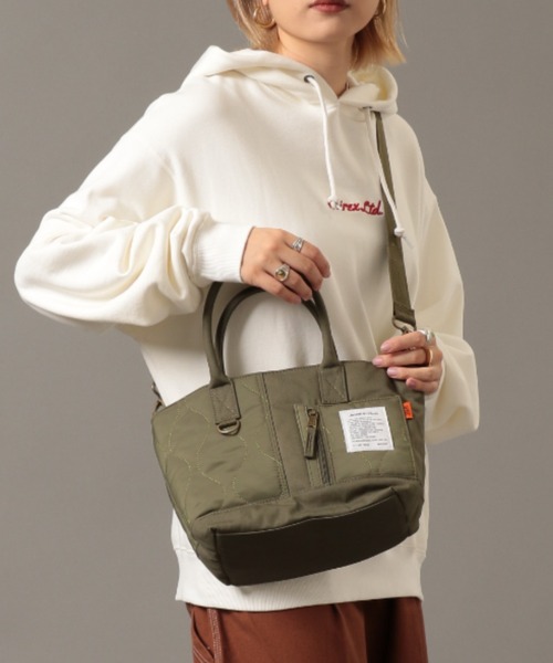 AVIREX(アヴィレックス)の「【直営店限定】2ウェイキルティングミニトートバッグ/ 2WAY QUILTING MINI TOTE BAG(トートバッグ・レディース・アイボリー/ブラック/オリーブ・FREE)」の4枚目の写真