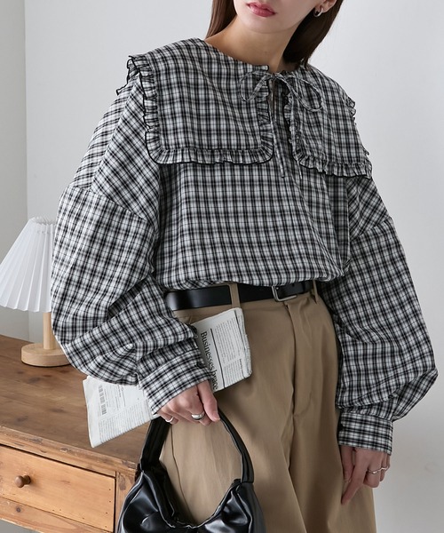 BONLECILL（ボンルシール）の「ボリュームスリーブ 2way フリルビッグカラーブラウス（シャツ/ブラウス・レディース・ブラック/パープル/オフホワイト/ネイビー/ブルー系1/ブラック系1/ネイビー系1/ブラック系その他/ネイビー系2/ブルー・FREE）」の3枚目の写真