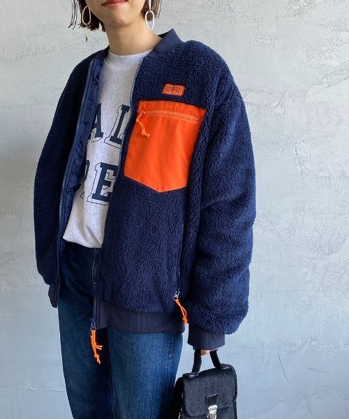 UNIVERSAL OVERALL（ユニバーサルオーバーオール）の「[UNIVERSAL OVERALL/ユニバーサルオーバーオール] 別注ボアフリースボンバージャケット（ブルゾン・レディース・チャコールグレー/ネイビー/アイボリー・M/L）」の3枚目の写真