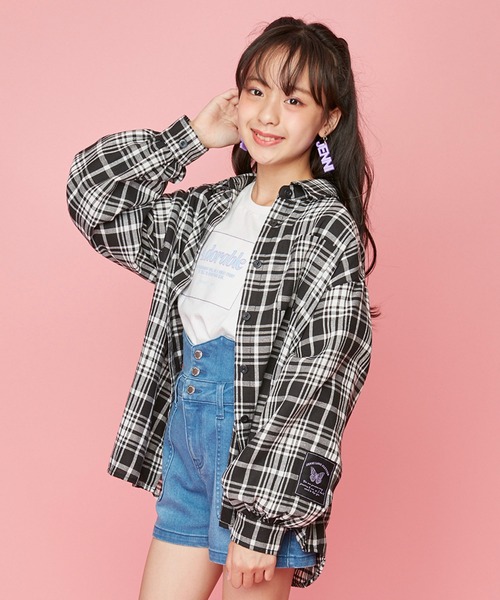 JENNI love(ジェニィラブ)の「チェックBIGシャツ(シャツ/ブラウス・キッズ・ブラック/オフホワイト・150cm/160cm/130cm/140cm)」の2枚目の写真