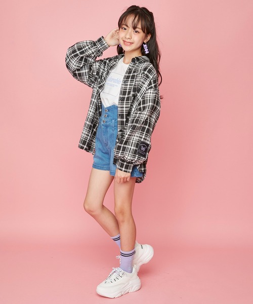 JENNI love(ジェニィラブ)の「チェックBIGシャツ(シャツ/ブラウス・キッズ・ブラック/オフホワイト・150cm/160cm/130cm/140cm)」の4枚目の写真
