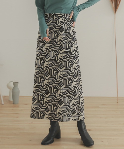 SENSE OF PLACE by URBAN RESEARCH（センスオブプレイスバイアーバンリサーチ）の「アフリカンプリントスカート（スカート・レディース・レッド系その他/ベージュ系その他・ONE）」の2枚目の写真